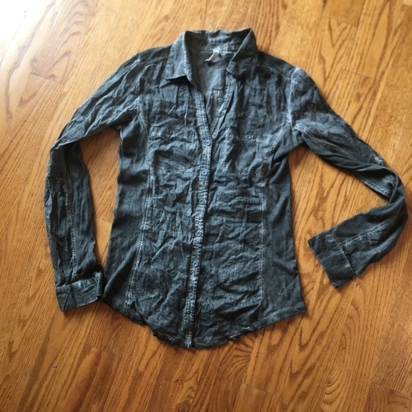 Elan top acid wash type lightweight button up blouse top - Picture 2 of 5